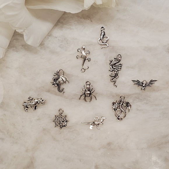 Tibetan Silver Jewelry - Dragons Style Charms Pendants